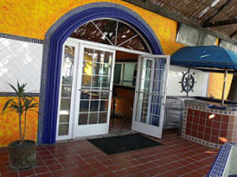Las Gaviotas Restaurante inside