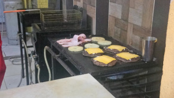 Charly Burger Pomoca food