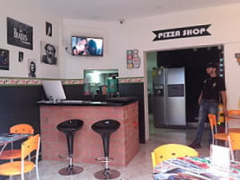 Pizza Shop Medellin inside