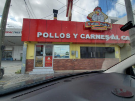 Pollo Feliz, México outside