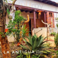 La Antigua 1941 outside