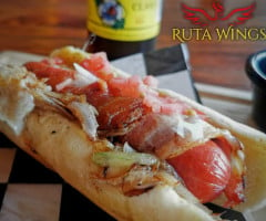 Ruta Wings food