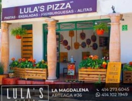 Lula's Pizza outside