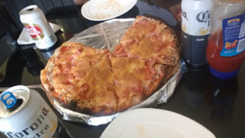 Pizza Mía food