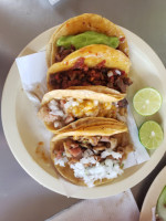 Tacos Los Naranjos food