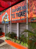 Gorditas El Tigre outside