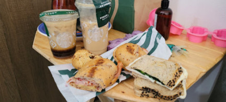 Starbucks Ubika El Refugio food