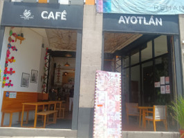 Café Ayotlan inside
