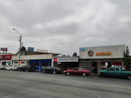 Mariscos El Mazateno outside