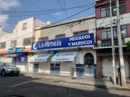 La Almeja Ll outside