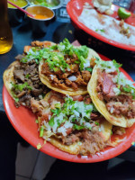 Taquería El Chapa food