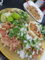 Taquería El Chapa food