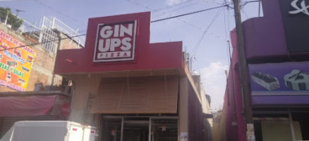 Gin-up's Pizza food