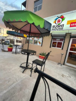 Sushi House Virreyes inside