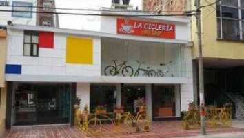 La Cicleria Cafe Taller outside