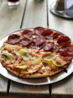 Pizzas &quesos Artesanales food