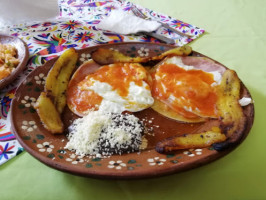 La Casa De Los Abuelos food