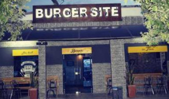 Burger Site outside