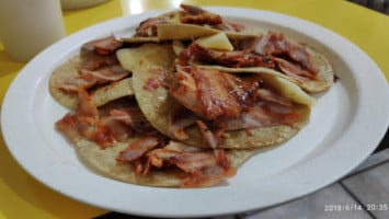 Tacos El Beto food