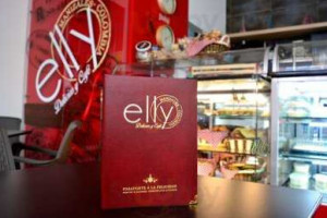 Elly Delicias Y Café inside