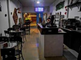 Cainos Café inside