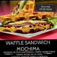 Mochima Store & Waffles food