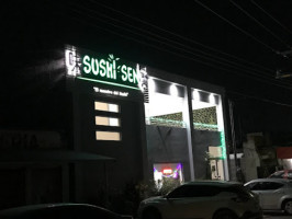 Sushi Sen outside