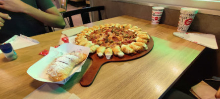 Pizza Hut Boulevares Boulevard food