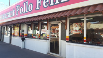 Pollo Feliz outside