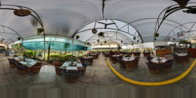 La Plantería Vivero Café inside