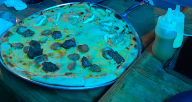 Chiwawas Pizza food
