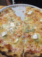 Pizza Piola food