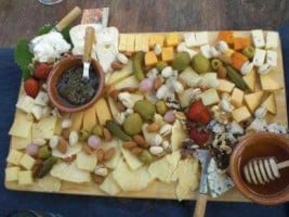El Artesano Wine And Cheese At La Casa Zapote food