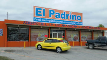 El Padrino outside