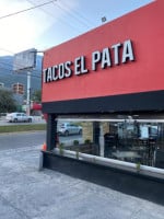 Tacos El Pata outside