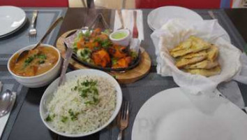 Taj Mahal Indian Cuisine food