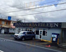 Eileen's Panaderia outside