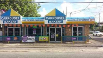 Carrousel Bakery outside