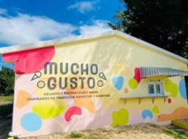 Mucho Gusto food