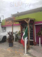 Taquiza Mexicana outside
