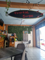 Tropikal Sushi inside