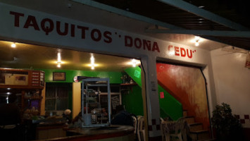 DoÑa Cedu outside