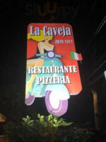 Pizzeria La Caveja food