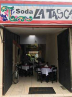 Sola La Tasca outside