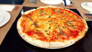 La Fabbricca Pizzeria food