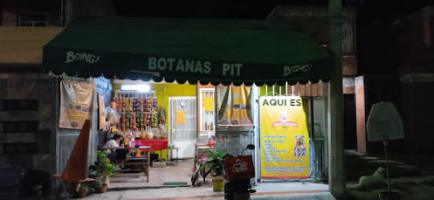 Botanas Pit outside