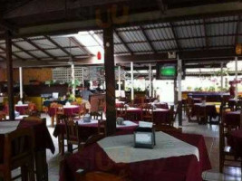 Bar Y Restaurante El Coco inside