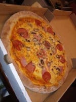 Leoni Pizzeria food
