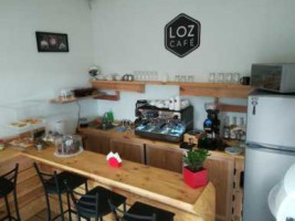 Loz Cafe outside