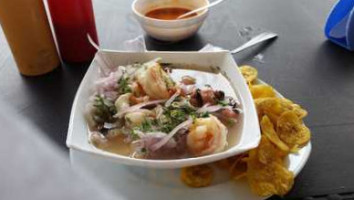 Marisquería Salinas food